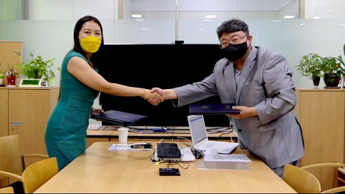 사진= 페이게이트 박소영 대표(좌), 케이팝모터스 황요섭 총괄회장(우)